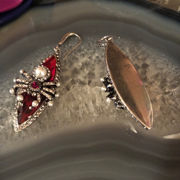 Oversized Spider Earrings Red - Picture 9 of 13